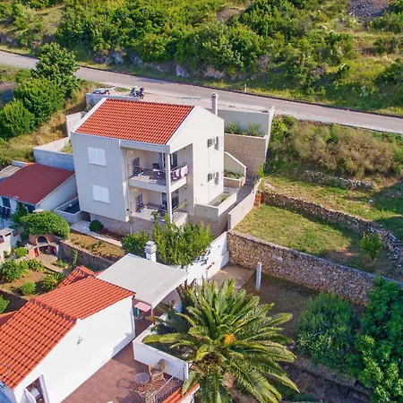 Holiday Home Kate Vis Exterior photo